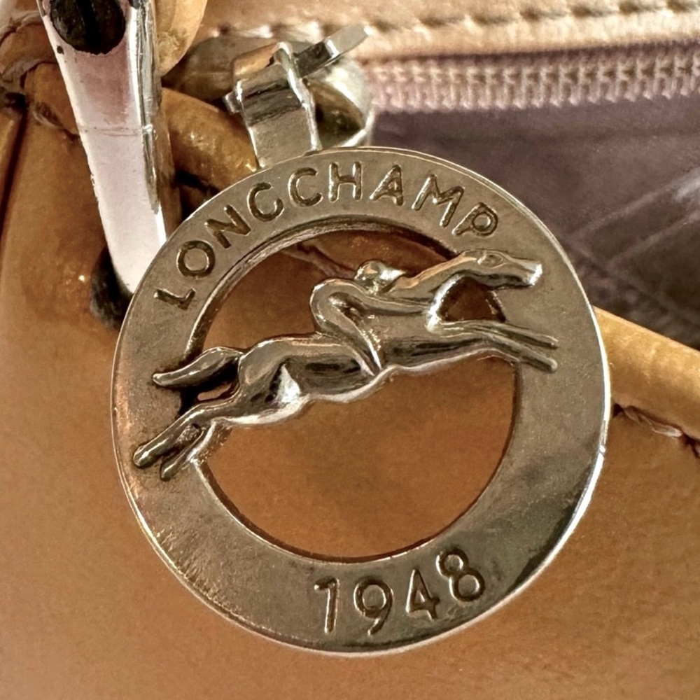 Vtg Longchamp-Classic Sophisticated Gold hued patent leather classic handbag - Picture 10 of 13